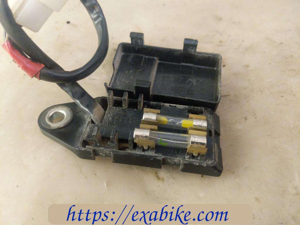 fuse box Honda Rebel 125 - photo 2