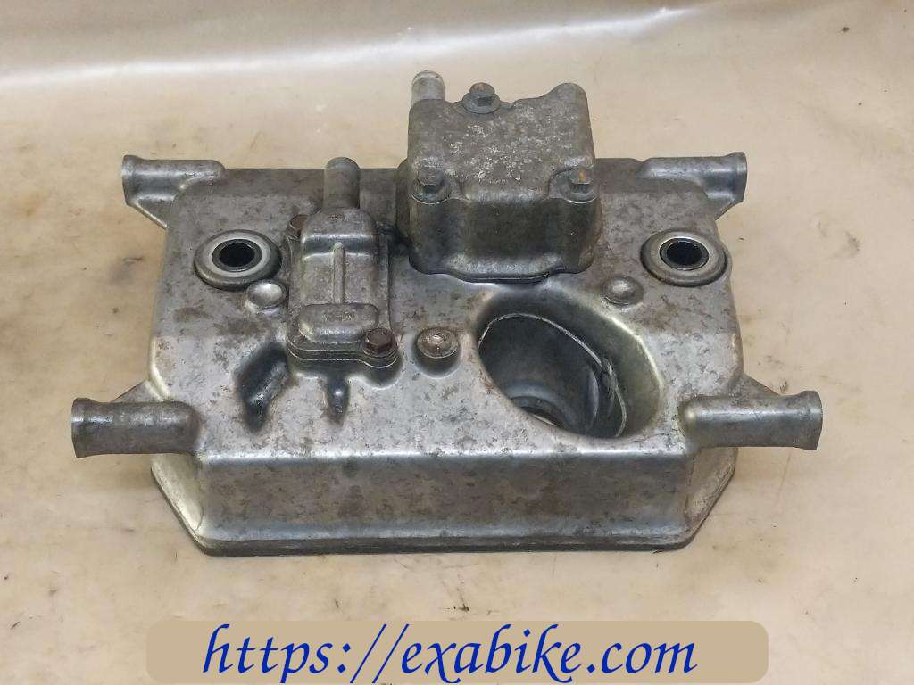 cylinder head cover, front Honda VT 750 Shadow - photo 2