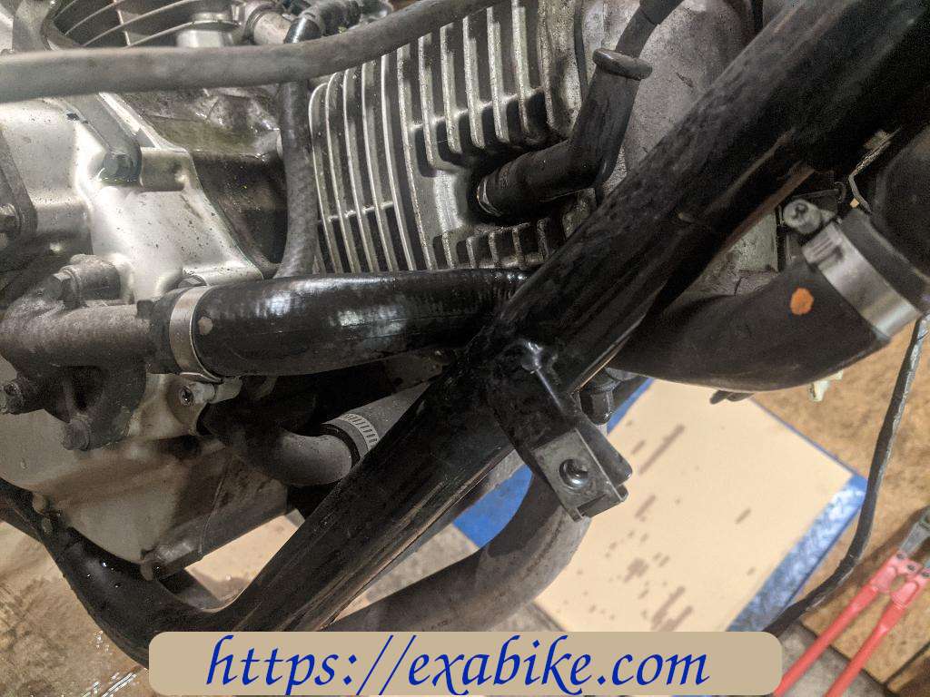 durite de refroidissement droite Honda Varadero 125 - photo 2