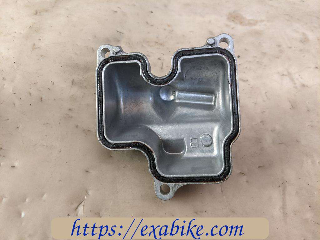 cuve de carburateur droit Honda Hornet 600 - photo 3