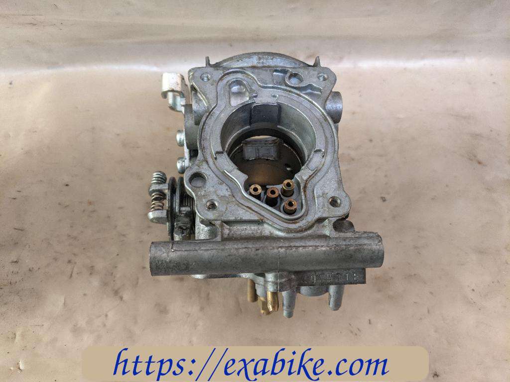 corps de carburateur milieu droit Honda Hornet 600 - photo 1