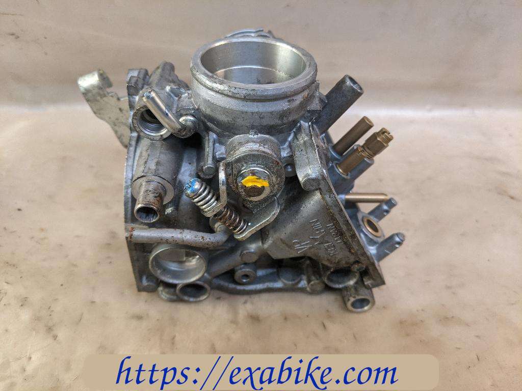 corps de carburateur milieu droit Honda Hornet 600 - photo 3