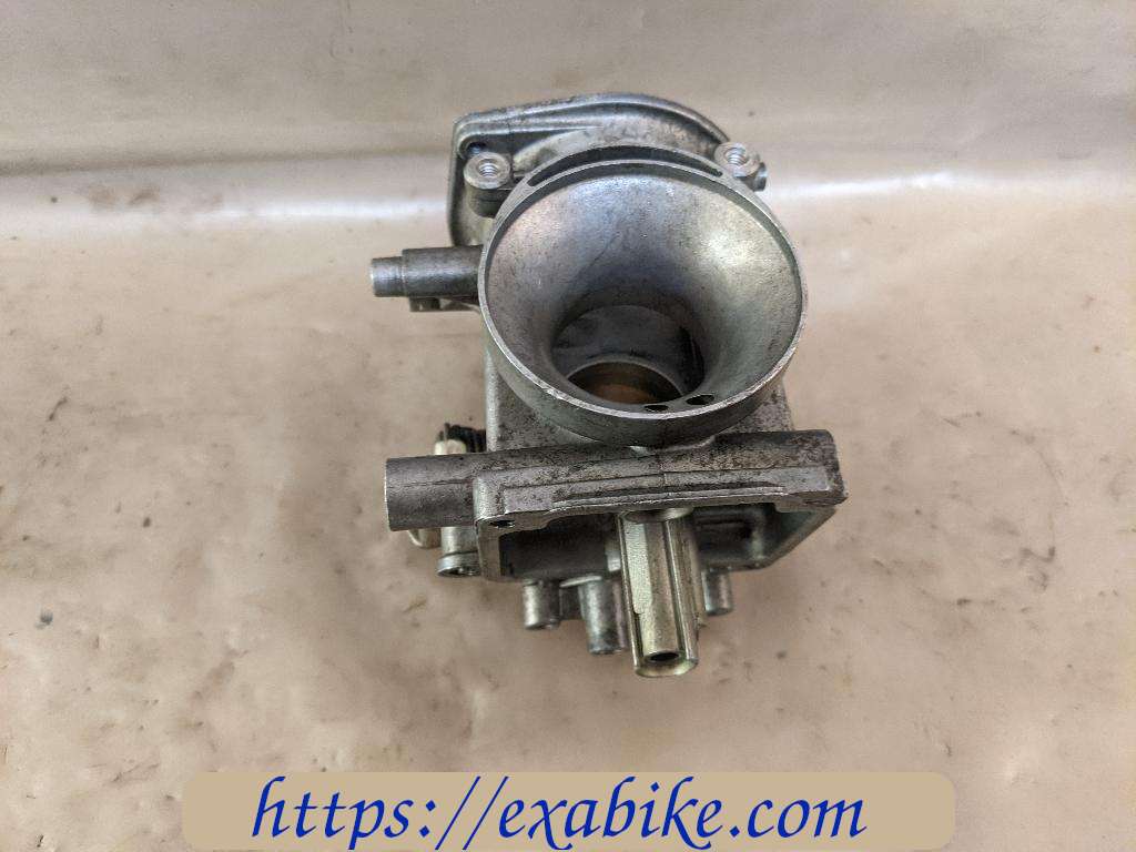 carburetor body, right Suzuki GSE 500 - photo 1