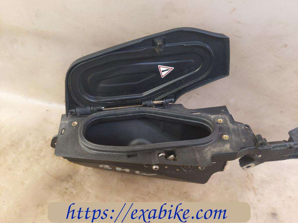 box, right BMW K1600GT - photo 4