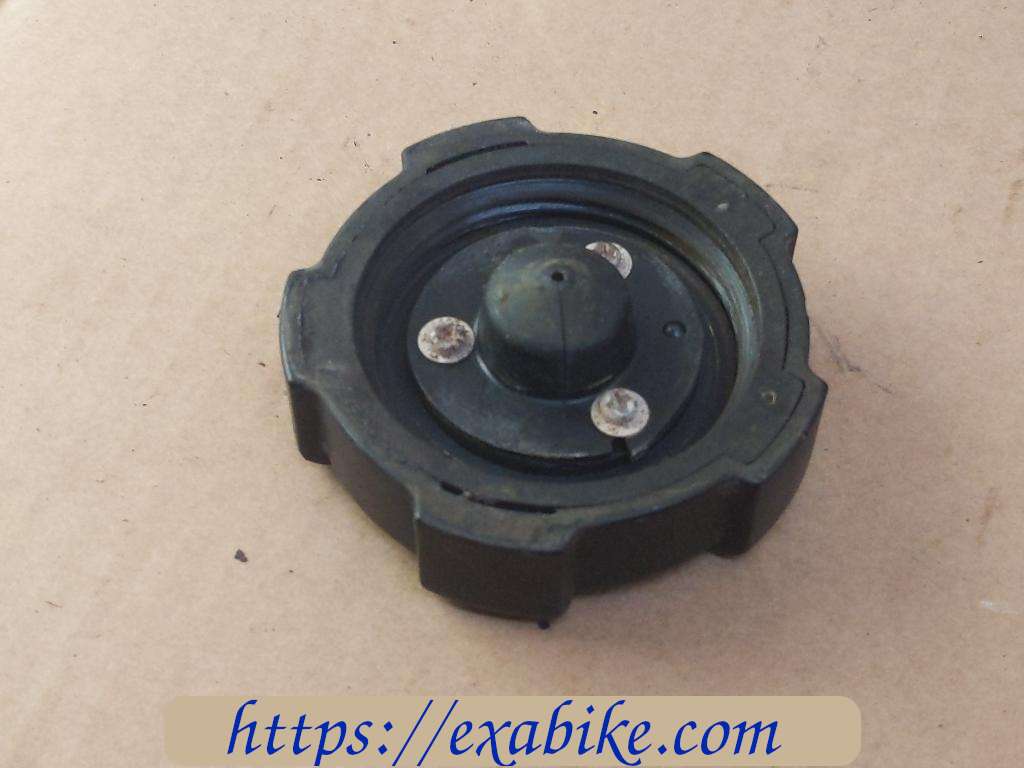 fuel tank cap Yamaha XT 550 - photo 2