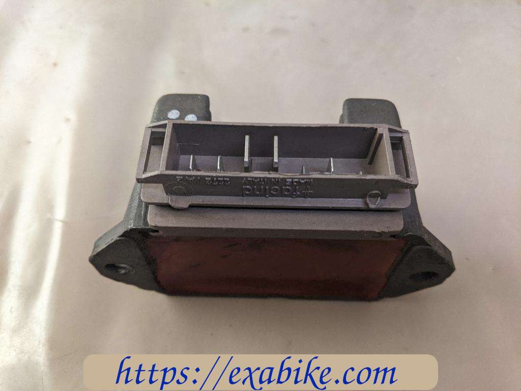 voltage regulator Piaggio 125 Hexagon - photo 2