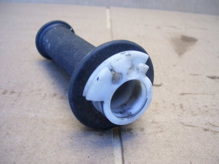 throttle grip Suzuki GSXF 600 - photo 1