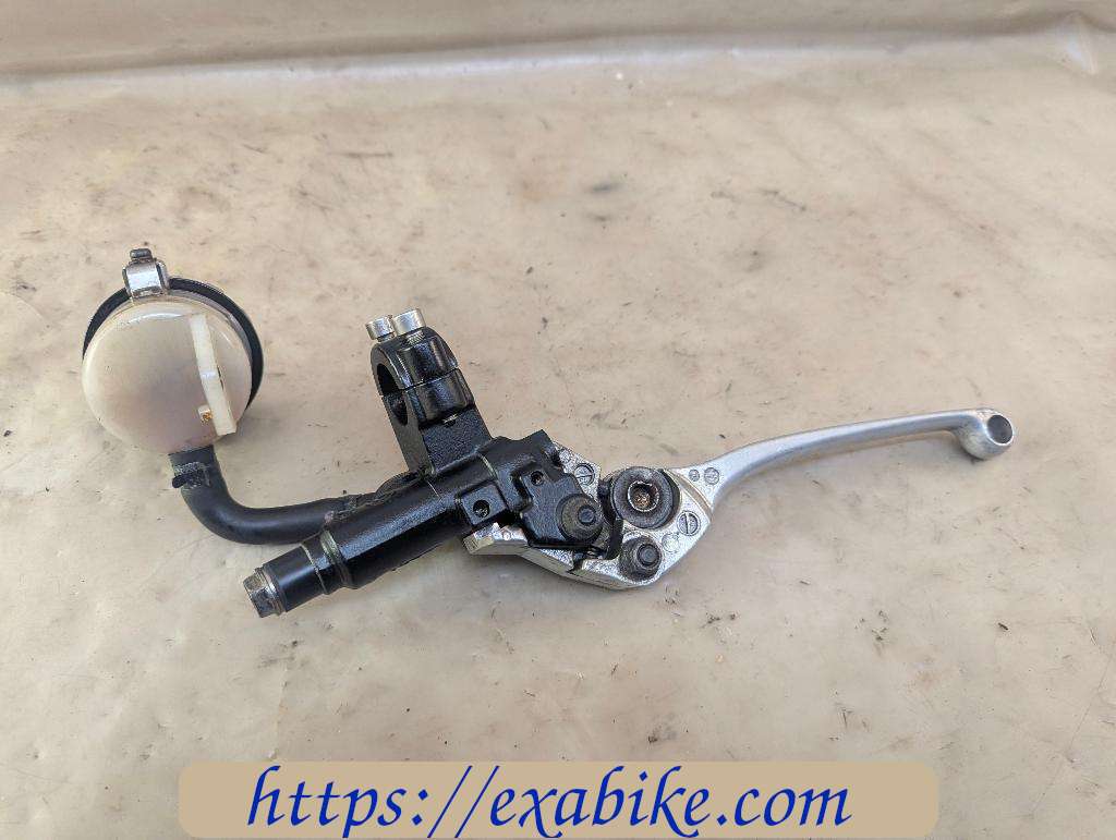front master cylinder Triumph Daytona T595 - photo 3