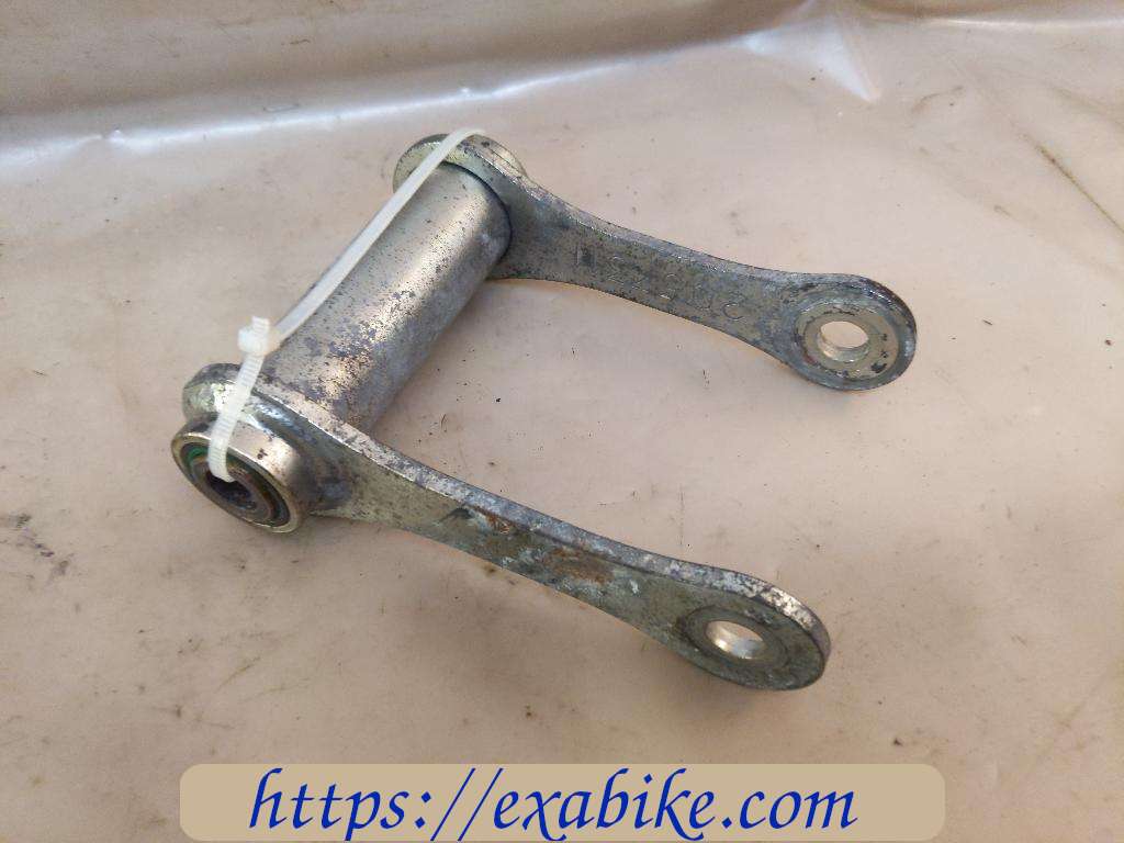 swingarm connecting joint Triumph Daytona T595 - photo 1