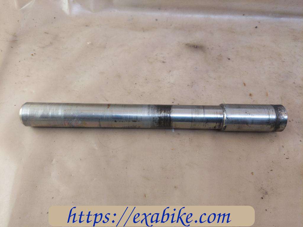 wheel axle, front Triumph Daytona T595 - photo 1