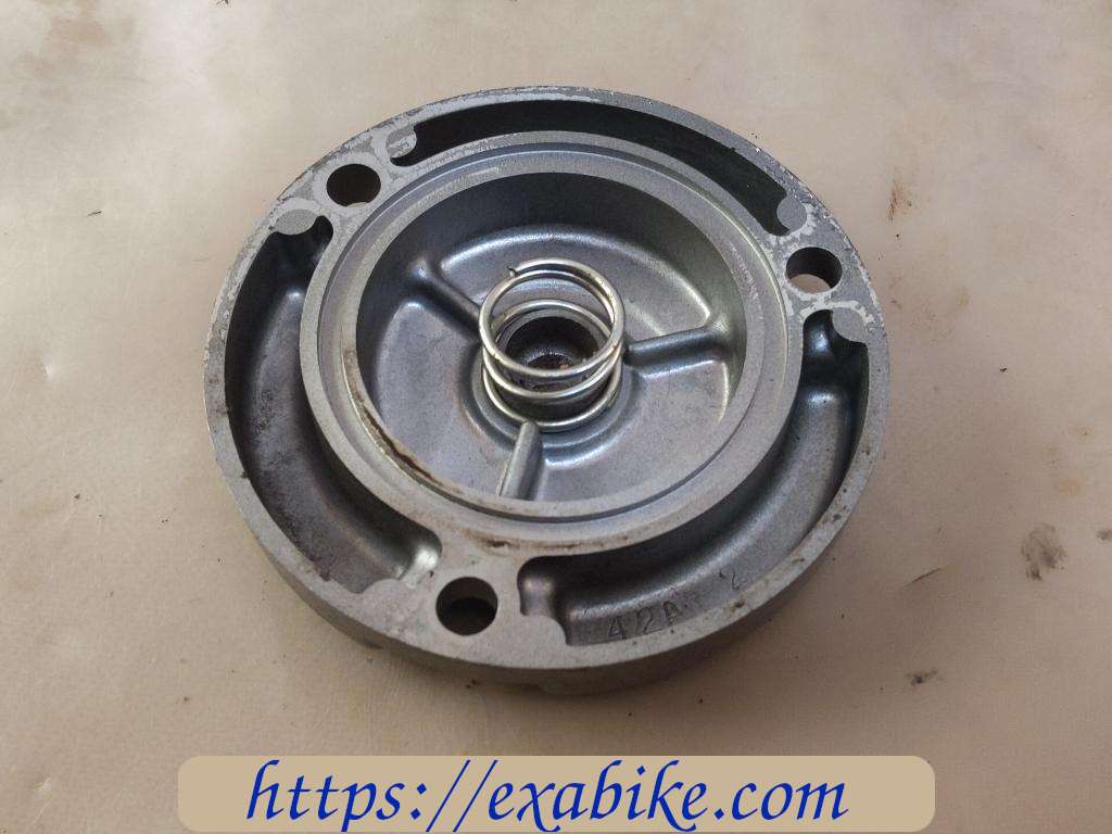 oil filter cover Suzuki RV 125 Van-Van - photo 2