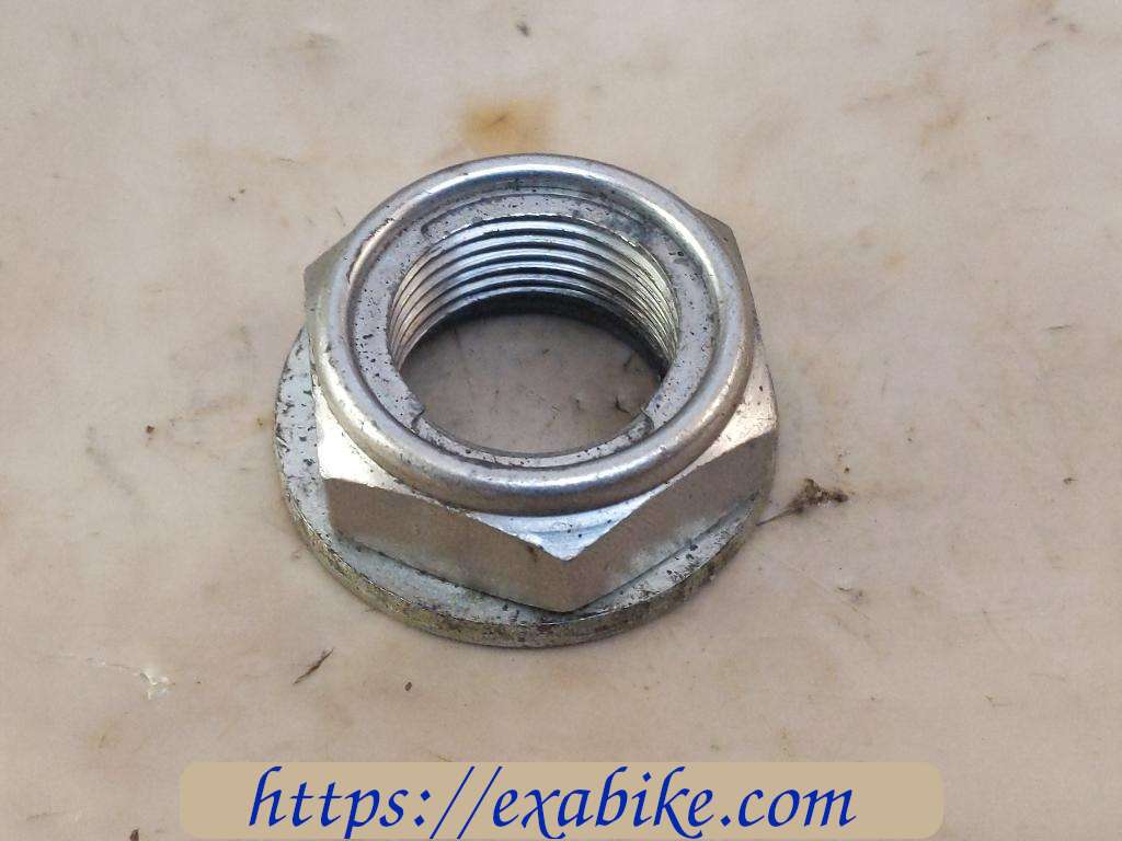 swingarm axle nut Yamaha R6 - photo 1