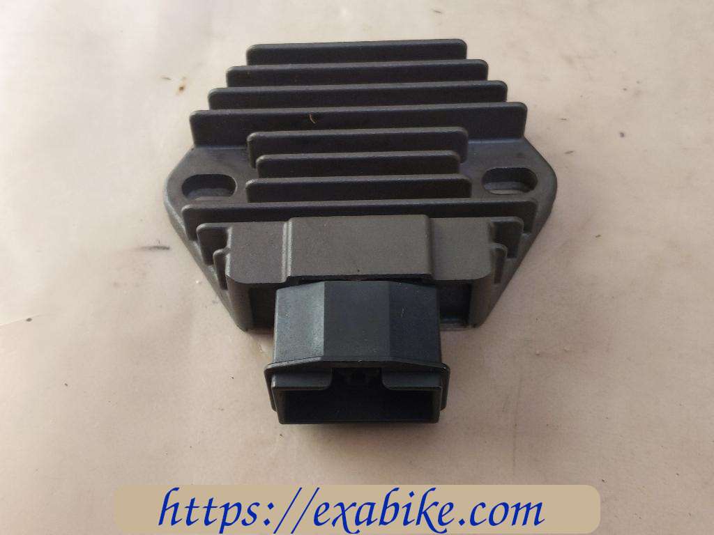 voltage regulator Honda CBR 125 - photo 1