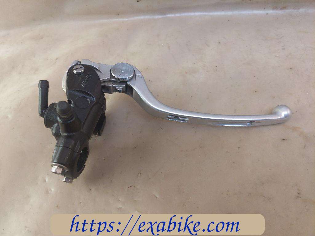 front master cylinder Triumph 675 Daytona - photo 1