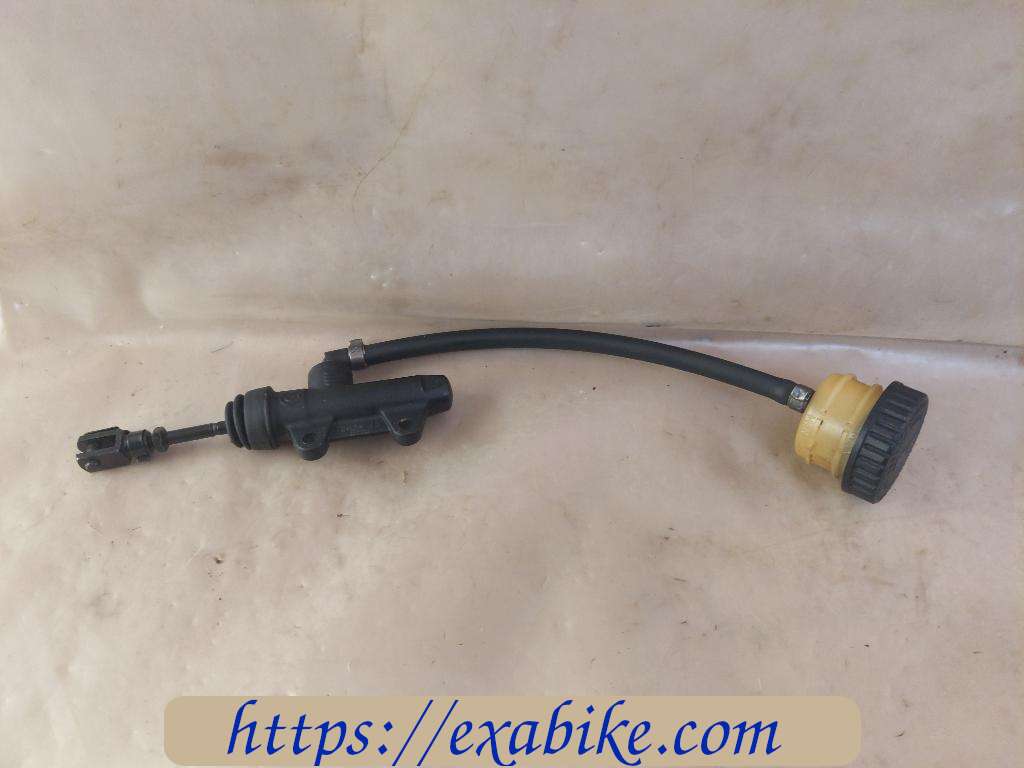 rear master cylinder BMW R850GS - photo 1