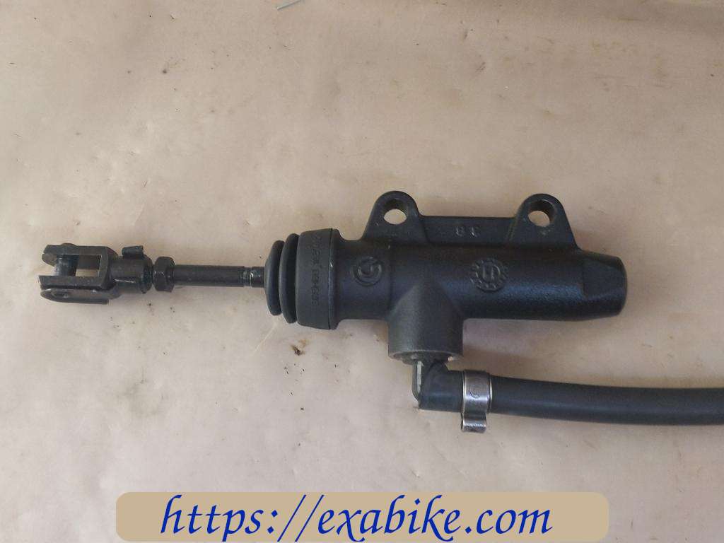 rear master cylinder BMW R850GS - photo 2