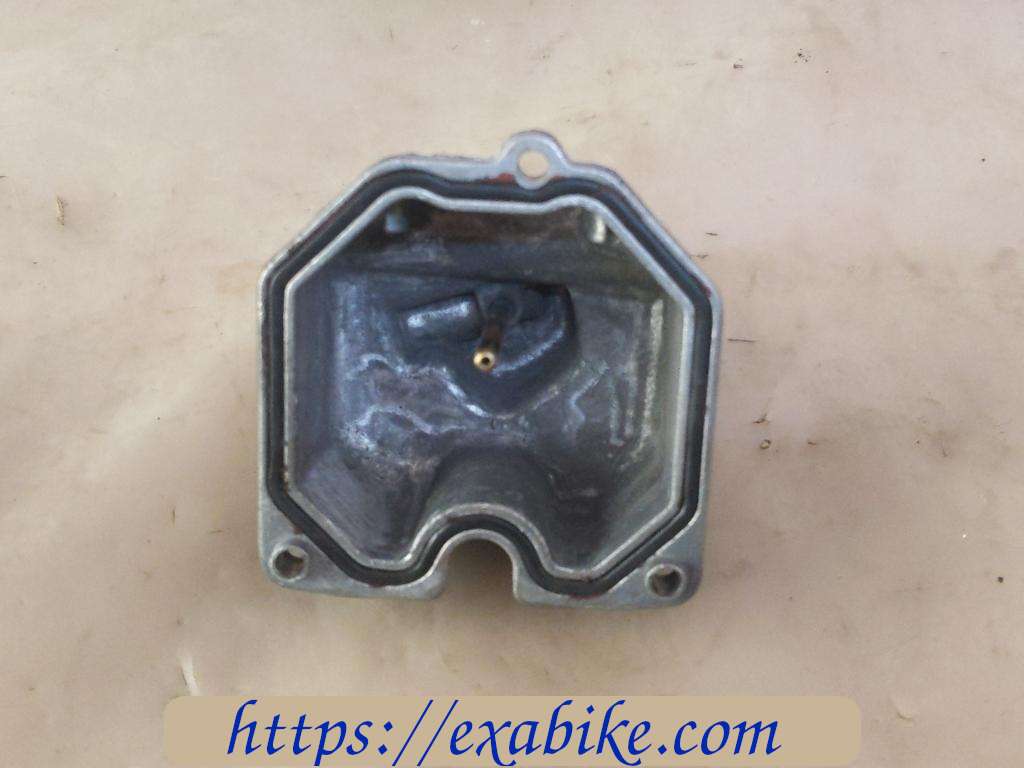 carburetor float chamber Honda CB650C - photo 3