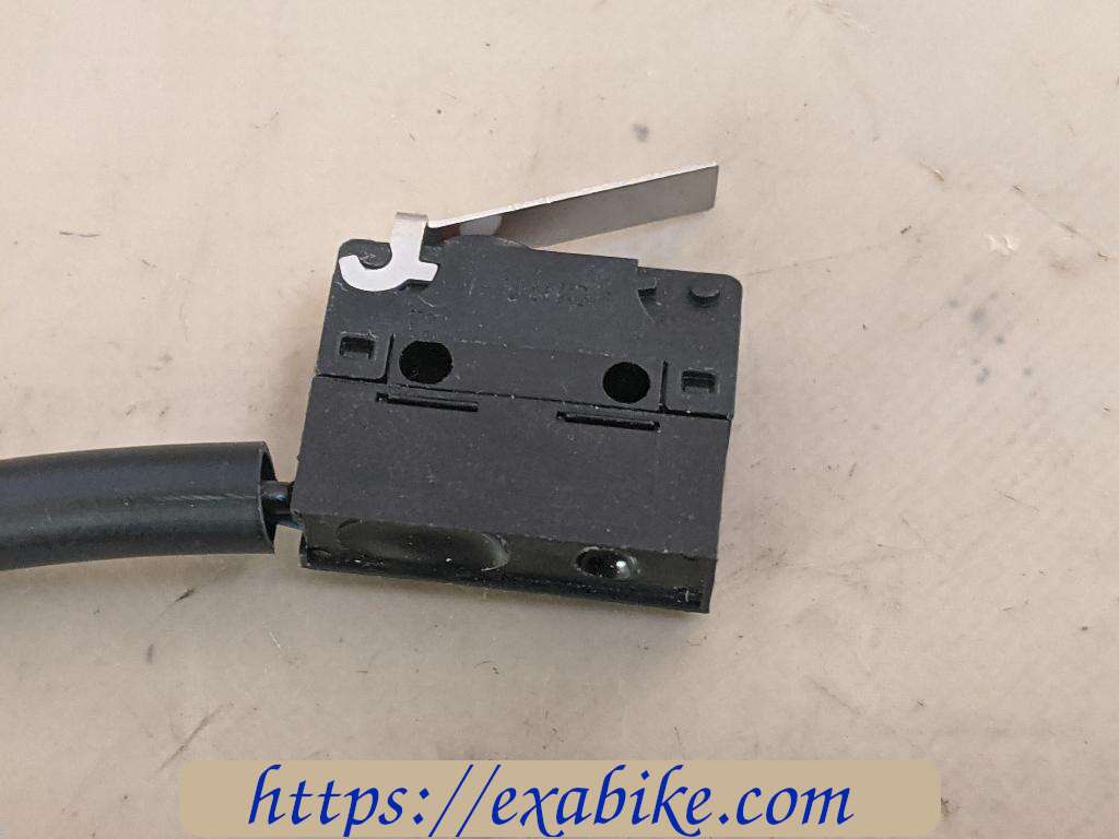 brake switch BMW modele a identifier - photo 3