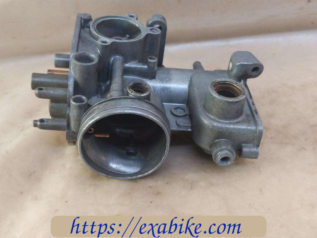 carburetor body, right Honda CB650C - photo 5