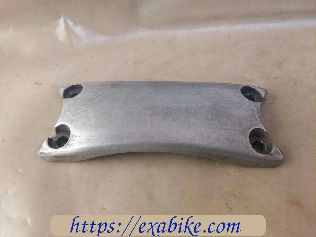 fender bracket, front Yamaha XVZ 1300 Venture - photo 1