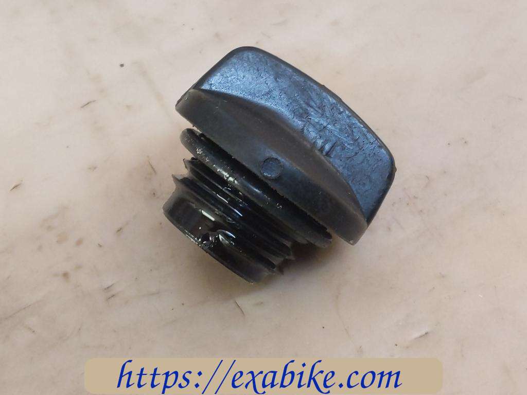oil cap Honda VFR 750 - photo 2