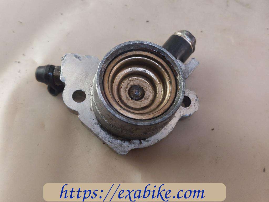 clutch slave cylinder Kawasaki ZX7R - photo 2