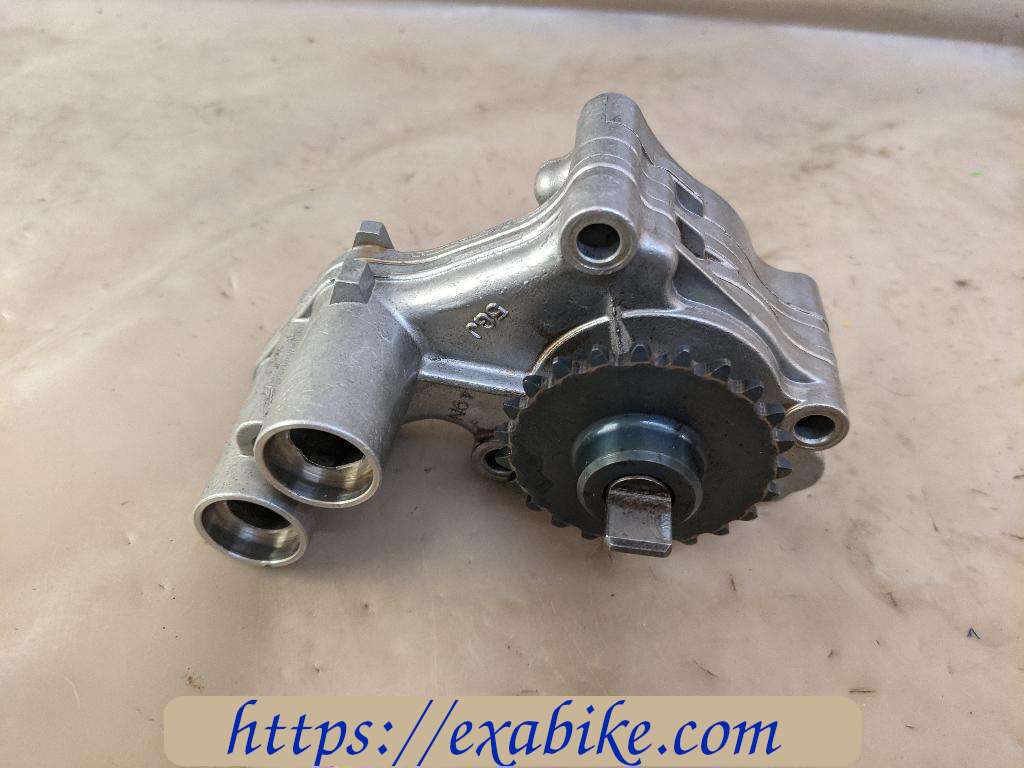 oil pump Yamaha XP 500 T-MAX - photo 1