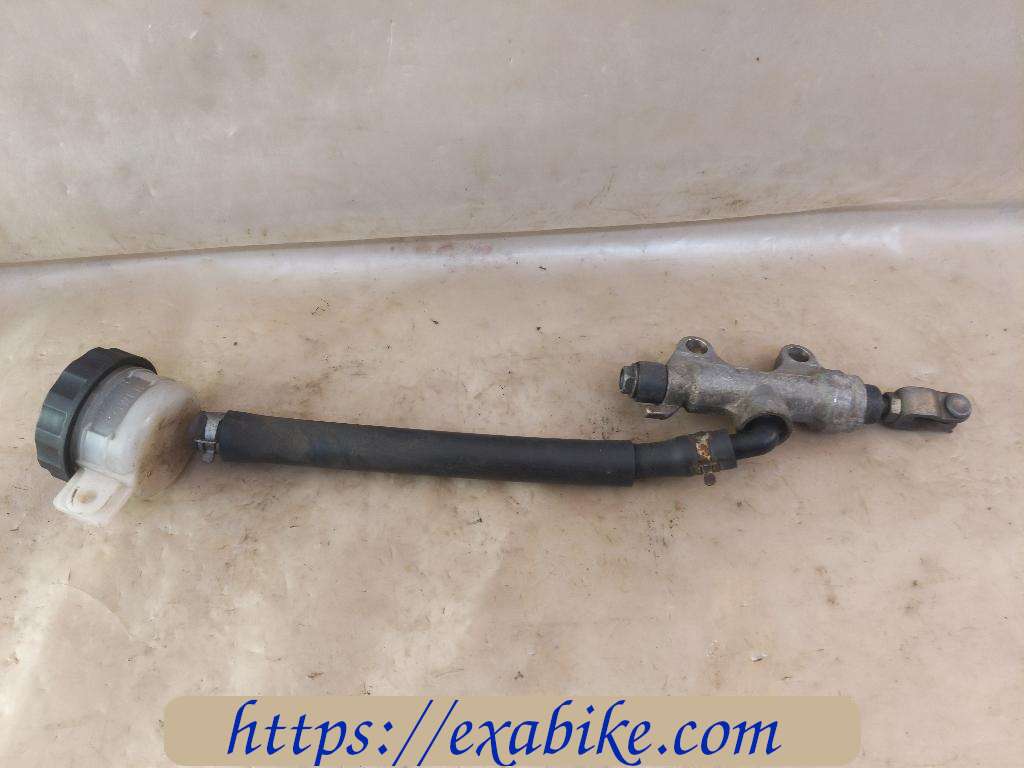 rear master cylinder Kawasaki ZX9R - photo 2
