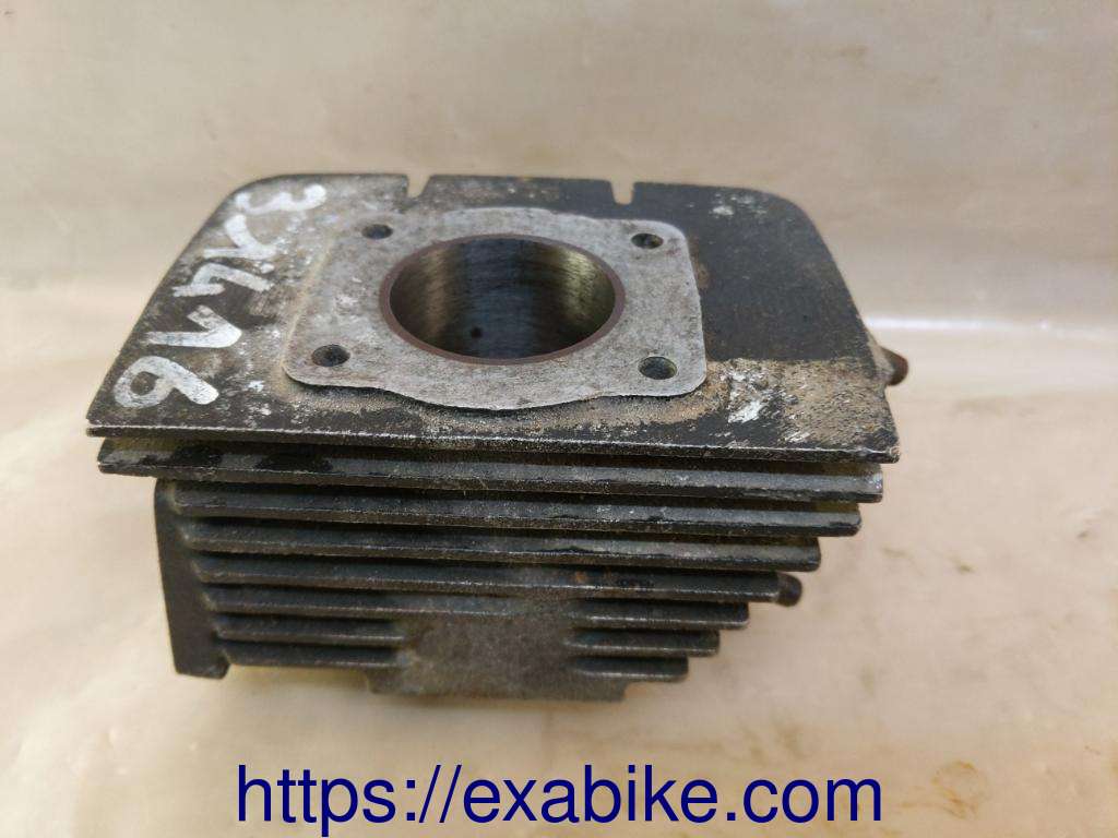 cylindre gauche Yamaha RD 125 - photo 1