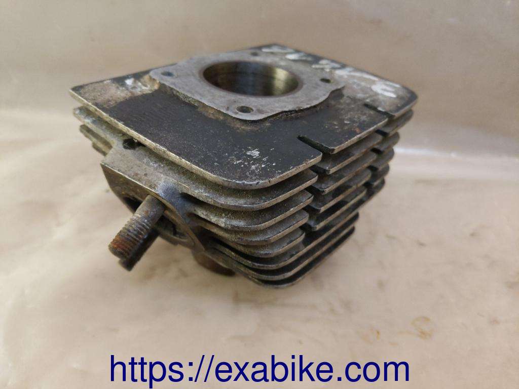 cylindre gauche Yamaha RD 125 - photo 2