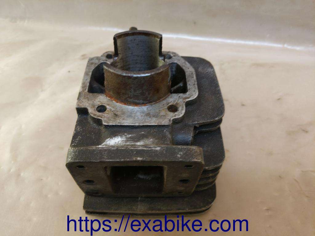 cylindre gauche Yamaha RD 125 - photo 3
