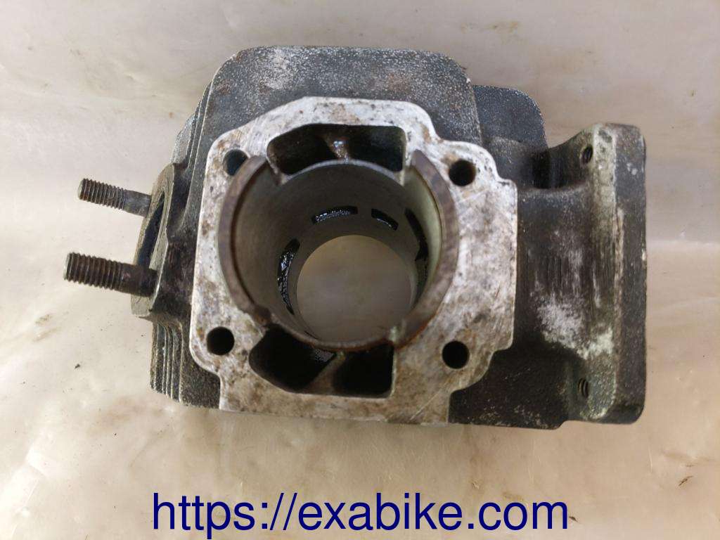 cylindre gauche Yamaha RD 125 - photo 4