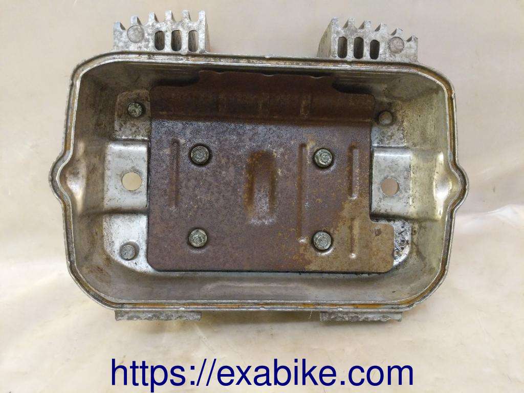 cylinder head cover Honda CB 400 N - photo 2