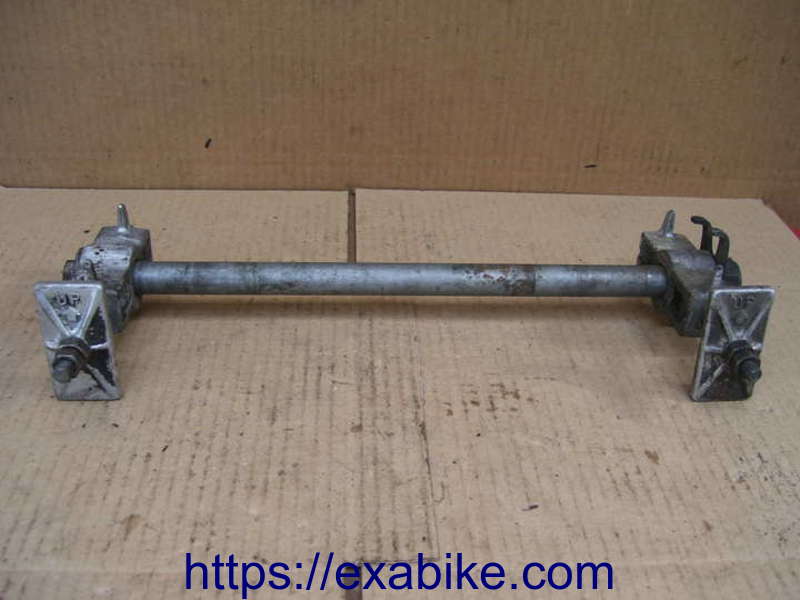 rear wheel axle with tensioner Honda CBX 750 - photo 1