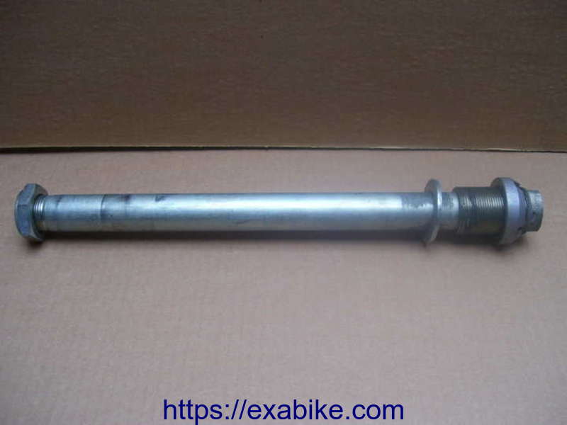 swingarm pivot Suzuki GSXR 1000 - photo 1