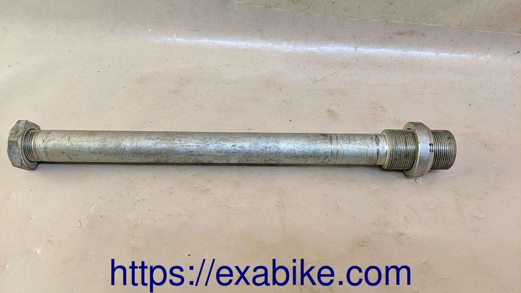 swingarm pivot Suzuki SV 1000 - photo 1