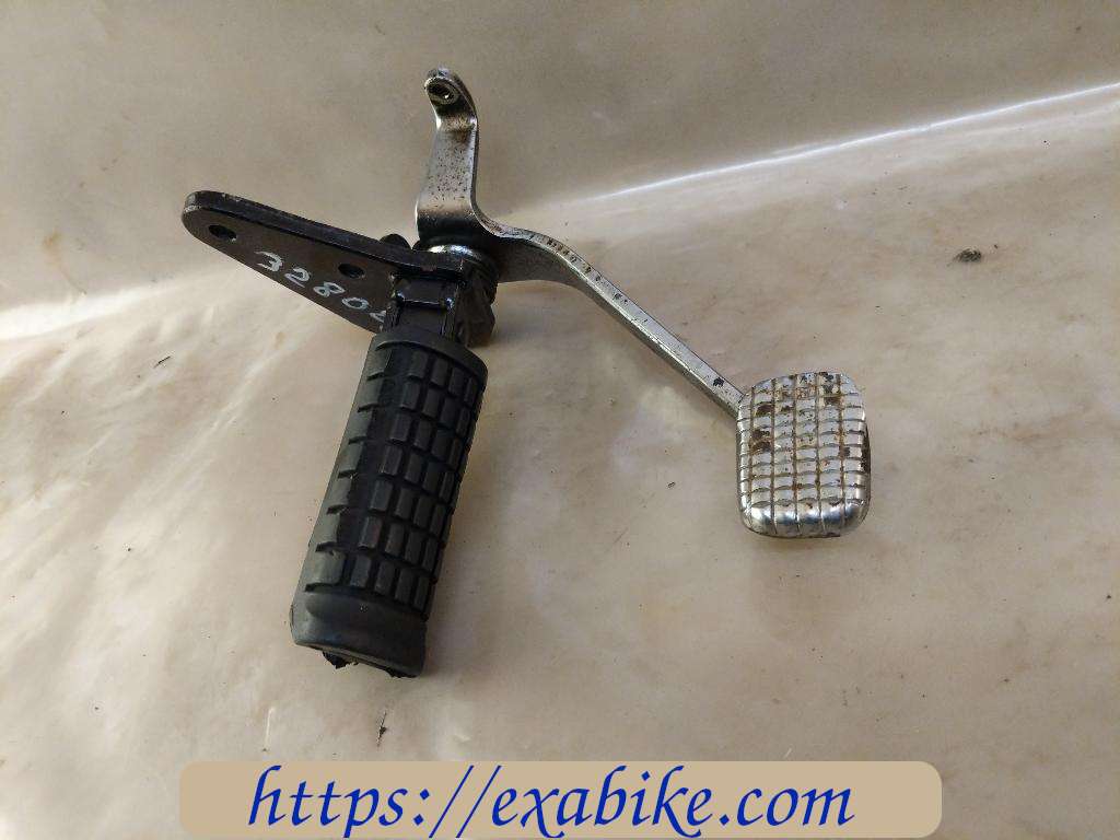older step, front right Suzuki Marauder 125 - photo 1