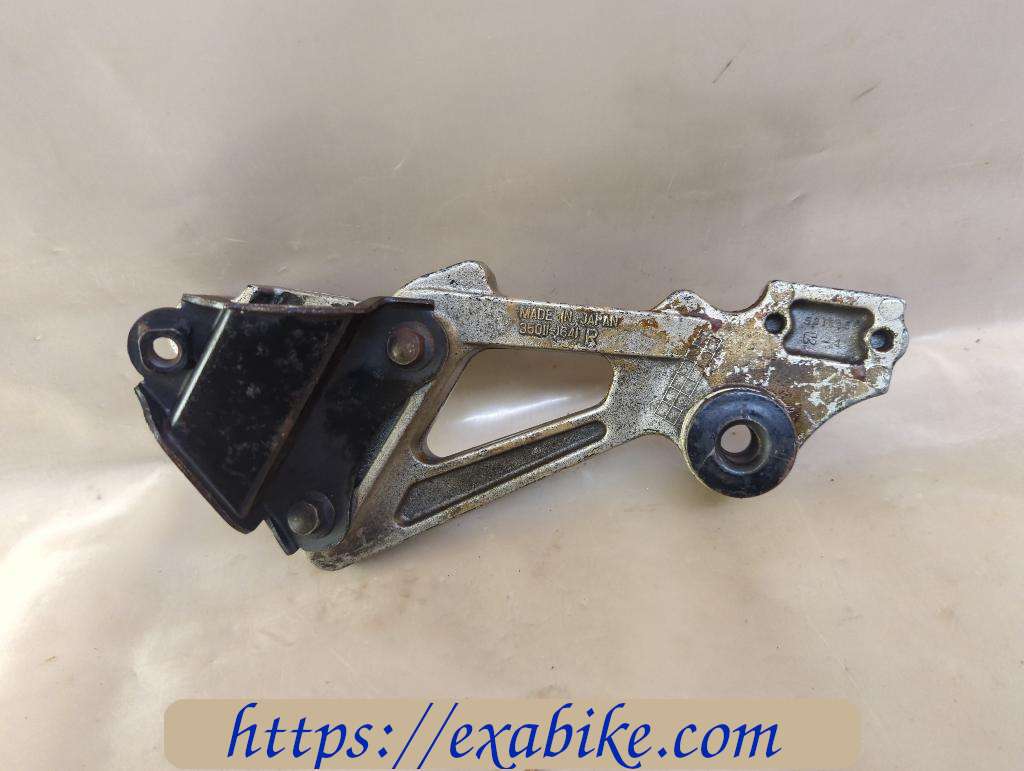 rear right older step Kawasaki ZZR 1100 - photo 2
