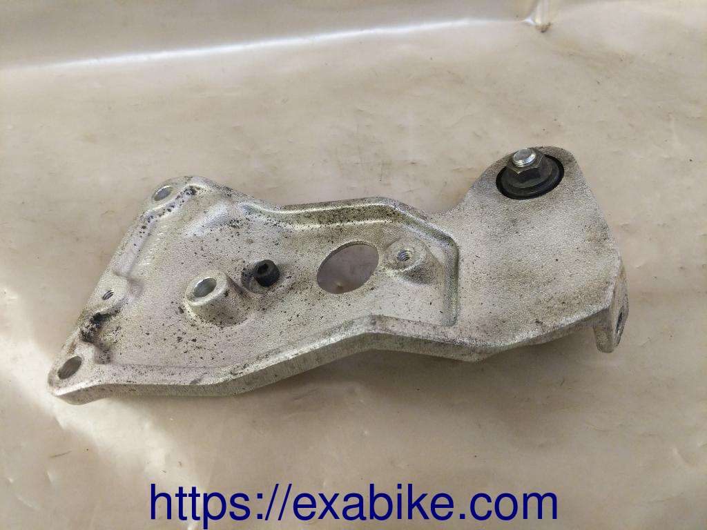 rear left older step Suzuki GSXR 750 - photo 2