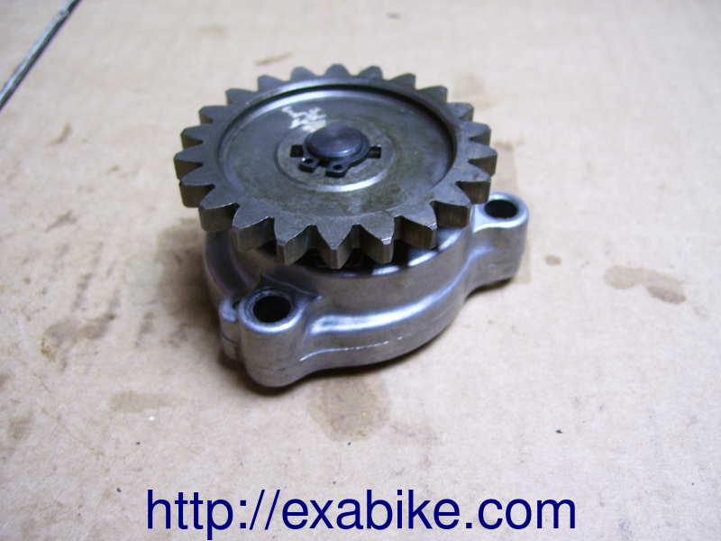 oil pump Suzuki DR 600 - photo 1