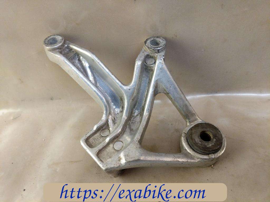rear right older step Yamaha YZF 750 - photo 2