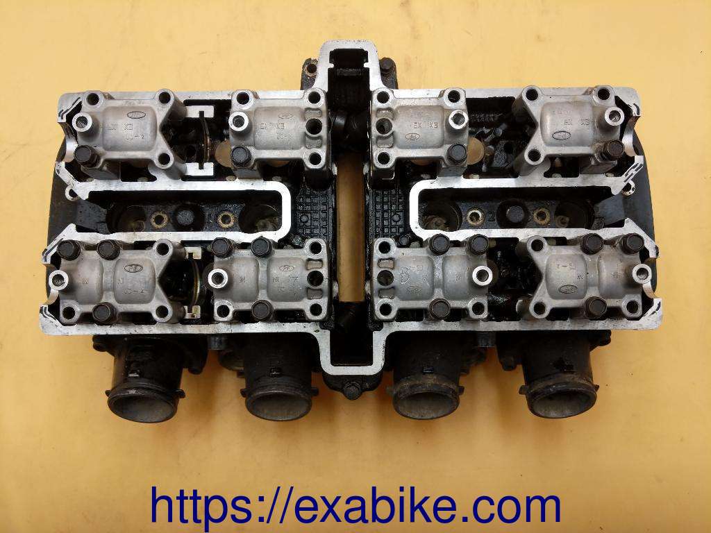 cylinder head Yamaha FZX 750 - photo 1