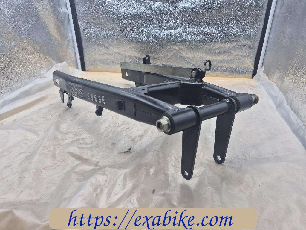 swingarm with axle Kawasaki EL 125 Eliminator - photo 4