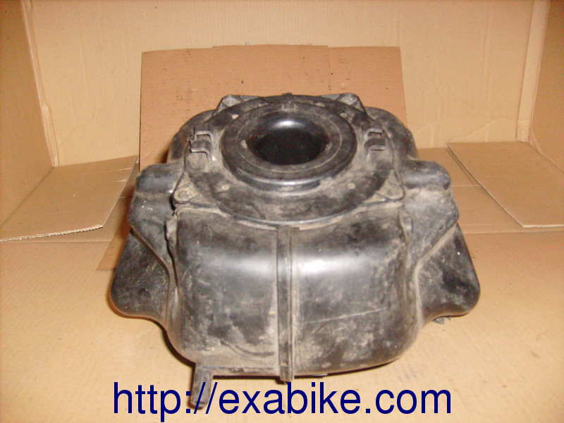 air cleaner box Suzuki GSXF 600 - photo 2