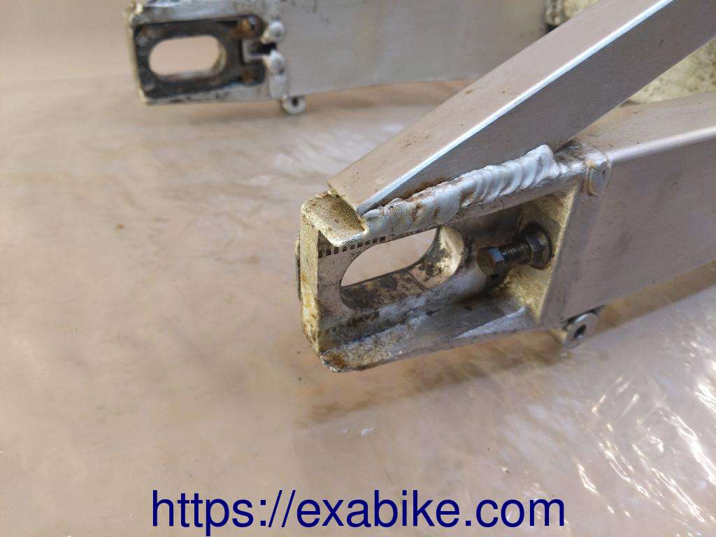 swingarm Suzuki GSXR 750 - photo 2