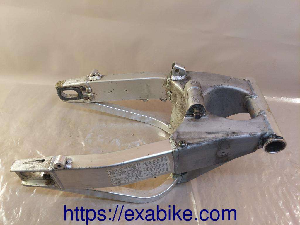 swingarm Suzuki GSXR 750 - photo 4