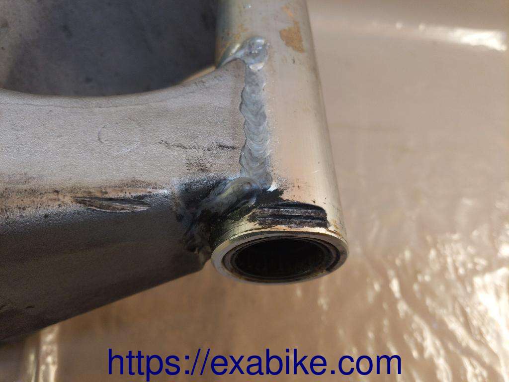 swingarm Suzuki GSXR 750 - photo 5