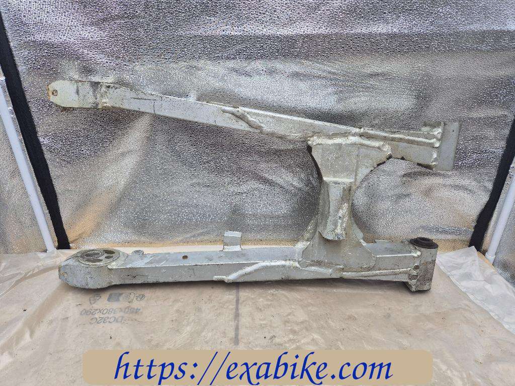 swingarm Kawasaki GPZ 900 Ninja - photo 1