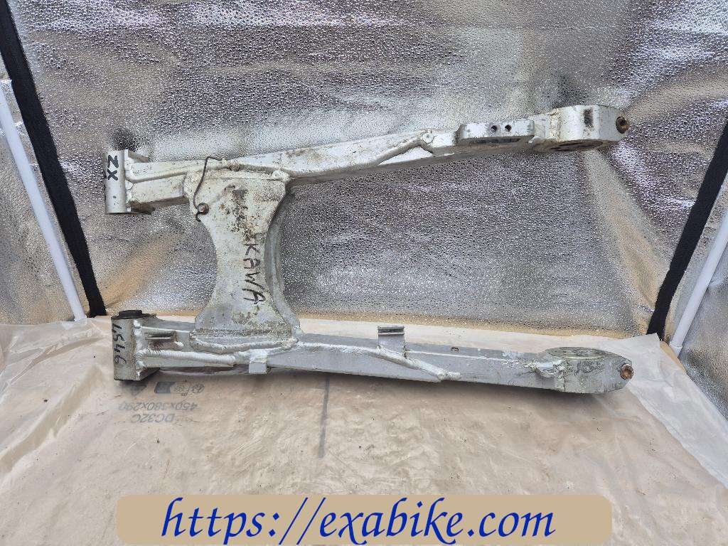swingarm Kawasaki GPZ 900 Ninja - photo 2