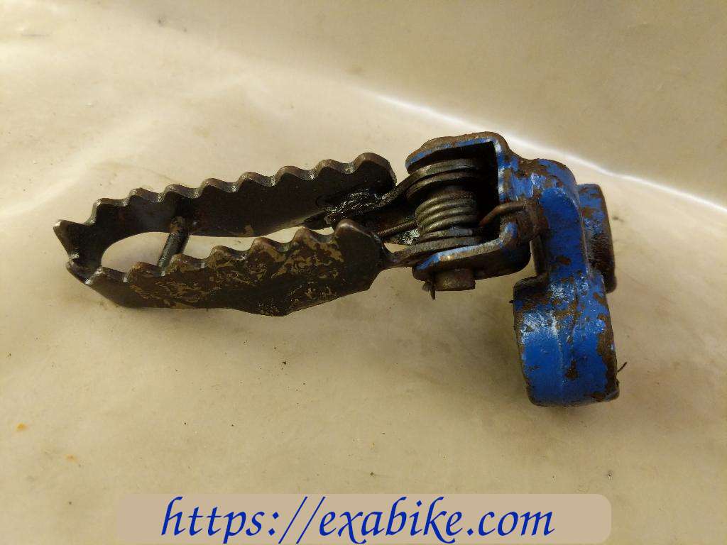 footrest plate, front left Suzuki DR 750 - photo 1